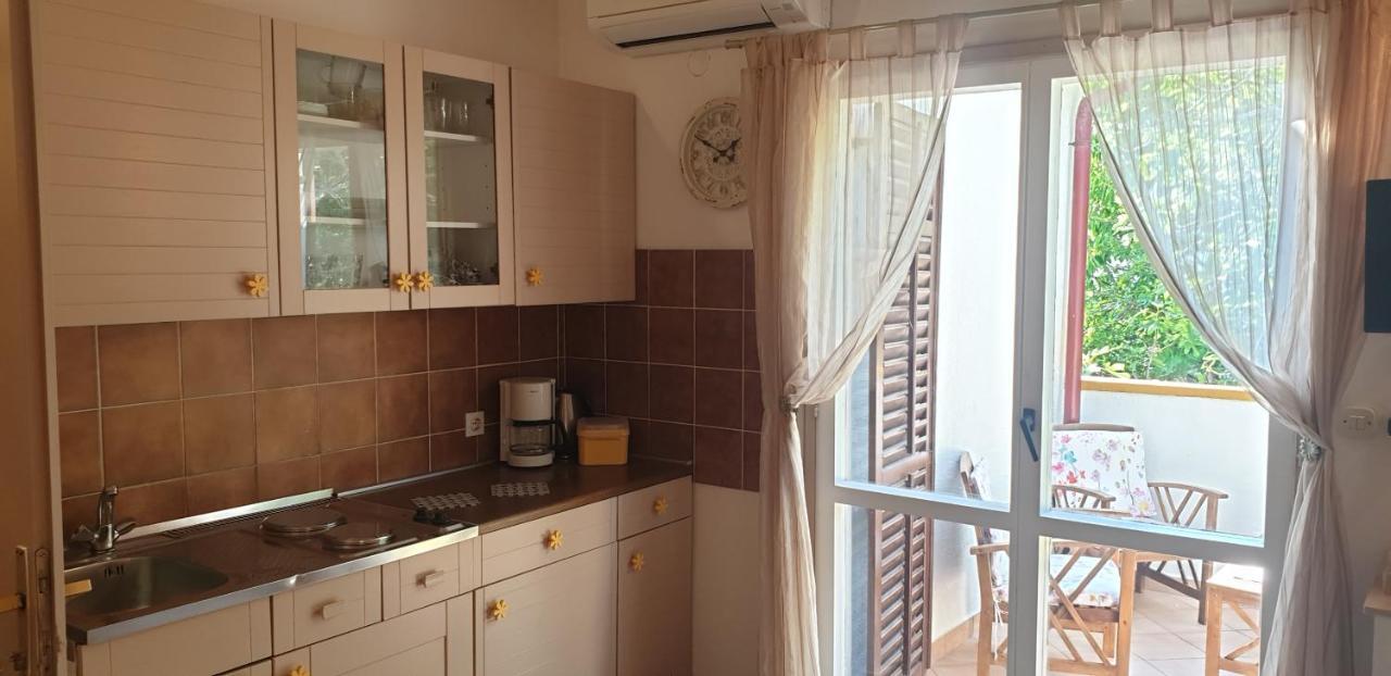 Apartment Tonci Раб Екстер'єр фото
